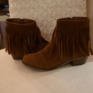 Size- 8 Brown Suede Fringe Booties